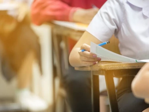 Inzet externe docenten bijna twee keer zo duur